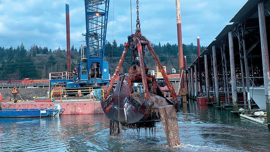 Clamshell dredge bucket full of material