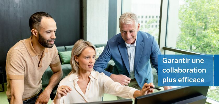 Three professionals collaborating around a computer, with French text overlayed that reads Garantir une collaboration plus efficace.