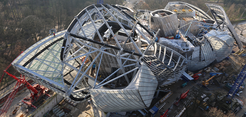 Fondation Louis Vuitton under construction viewed from above, icebergs are visible through steel canopy