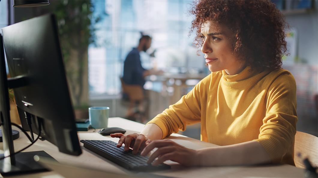 construction-blog-office-working-computer-image