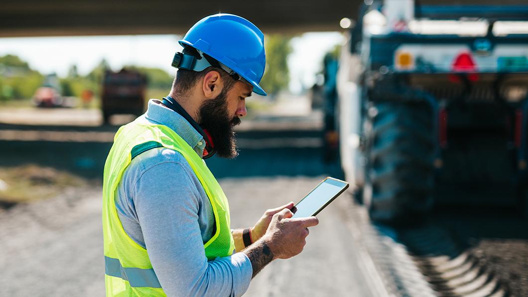 construction-blog-road-contractor-tablet-image