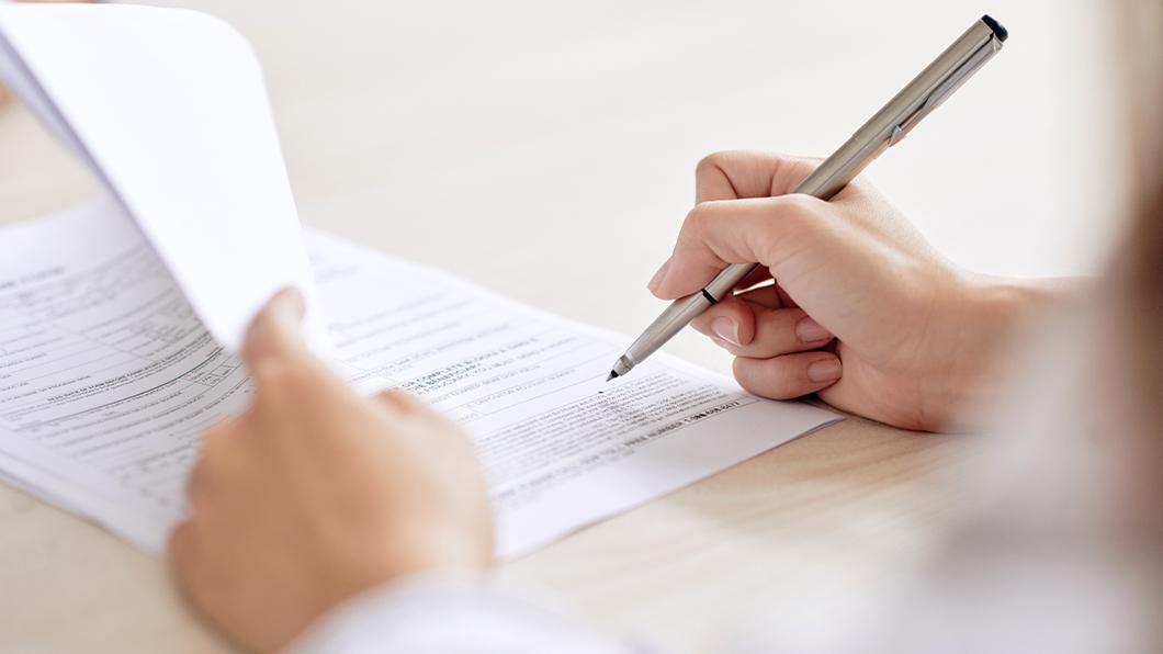 construction-blog-legal-document-signature-image