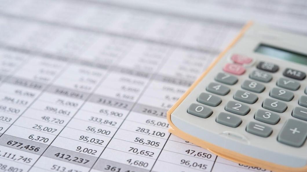 Disconnected data & spreadsheets make job costing slow & inaccurate. Weeks wasted reconciling!