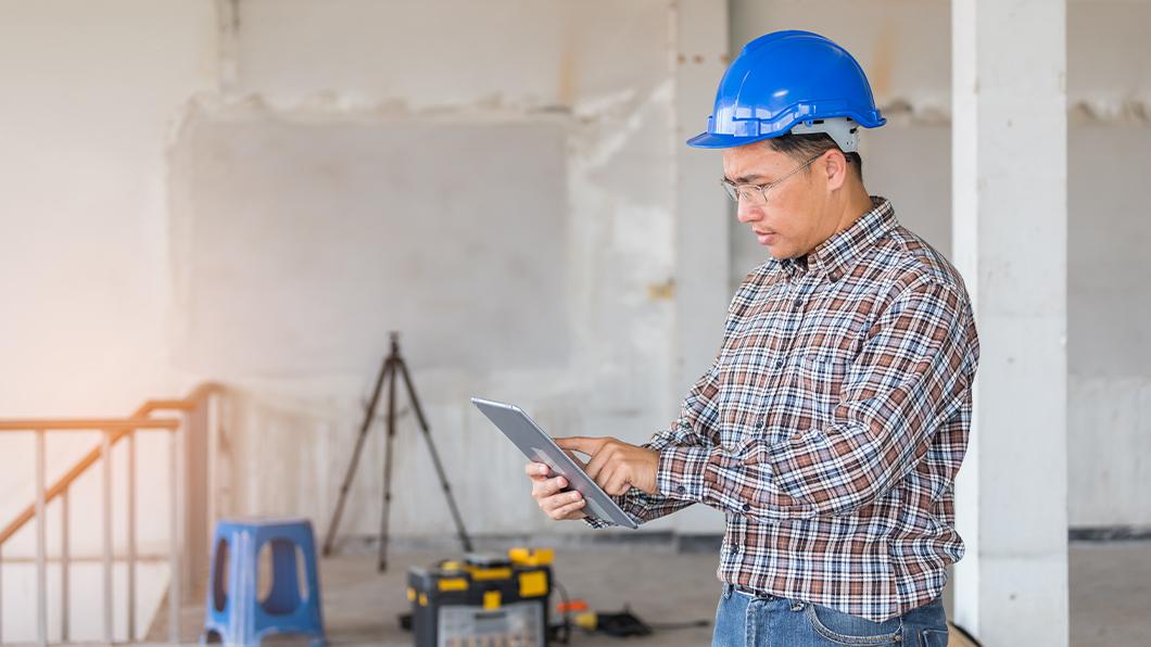 construction-blog-engineer-digital-management-image
