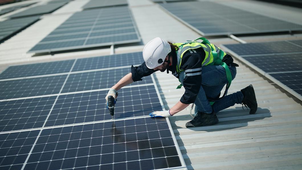construction-blog-solar-panels-installation-image