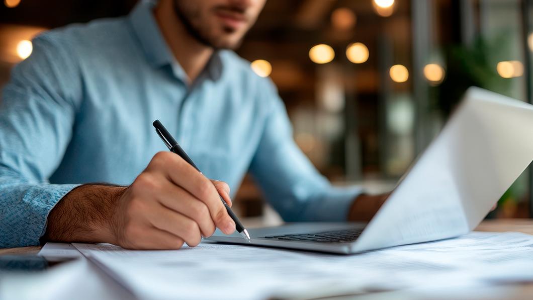 trimble-pay-blog-aia-forms-laptop-1060x596