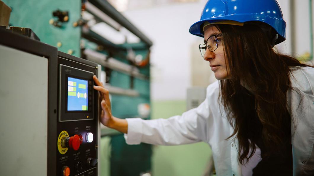 construction-blog-technician-industrial-technology-image