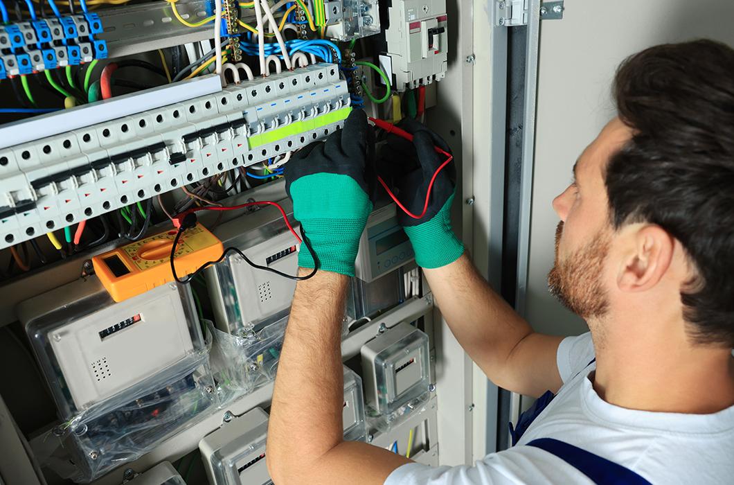 trimble-pay-blog-electrician-switchboard-maintenance-1060x700